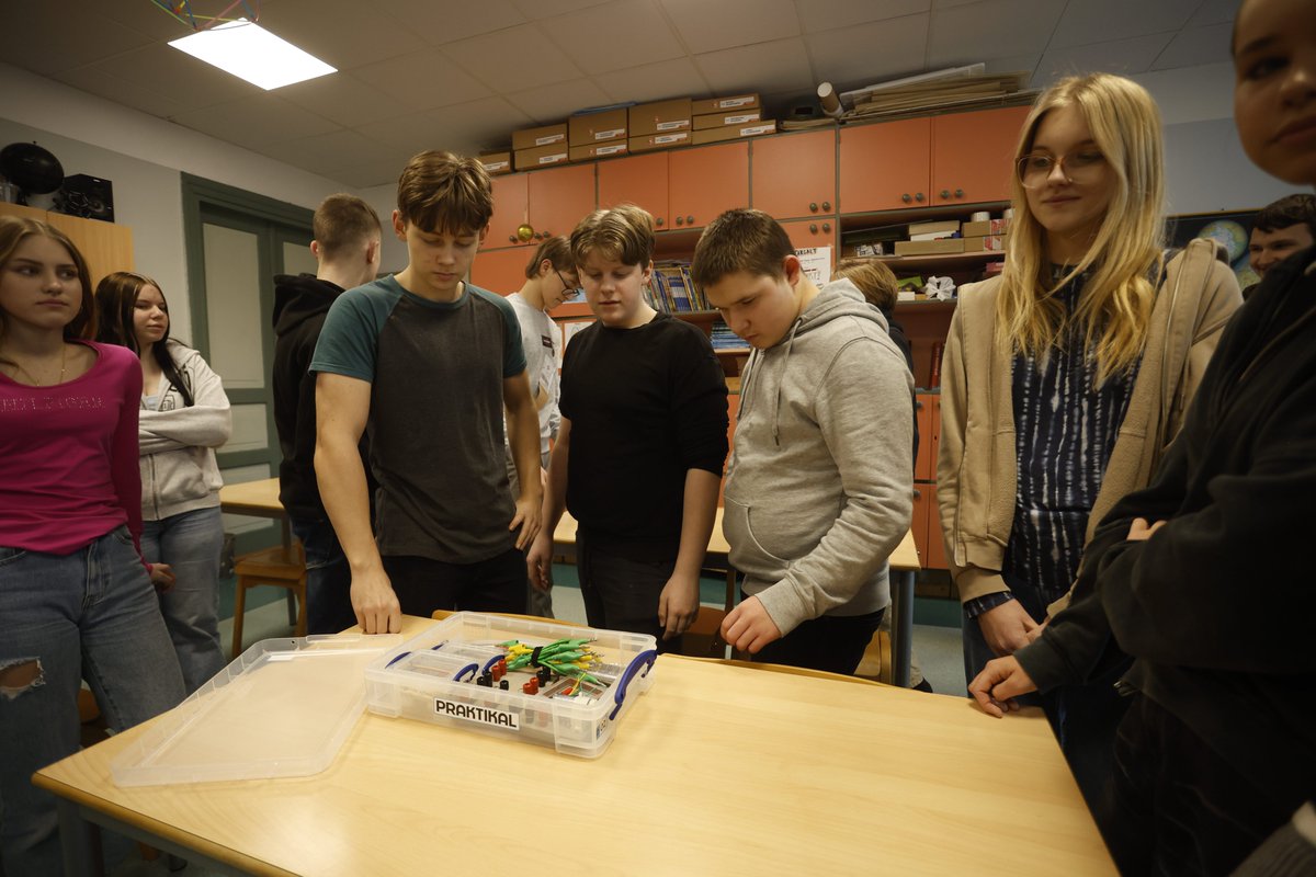 incap_group's tweet photo. #IncapEstonia supported Lümanda School with new physics teaching tools!
We want to inspire future #engineers and contribute to the local #education system. The new teaching tools are designed to promote natural sciences, especially #physics education.

#IncapRocks #PhysicsRocks https://t.co/9APj7J9Ic3