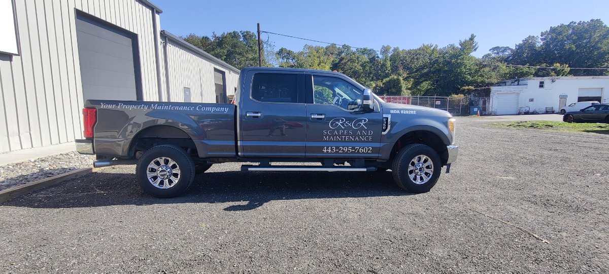 EmpireGraphics's tweet photo. Did you know? #trucklettering is an affordable way to get your brand seen daily. A well lettered vehicle can get up to 30,000 views per day? Talk about #ROI. #returnoninvestment #smartmoney #empiregraphics https://t.co/d5zxG5AIdG