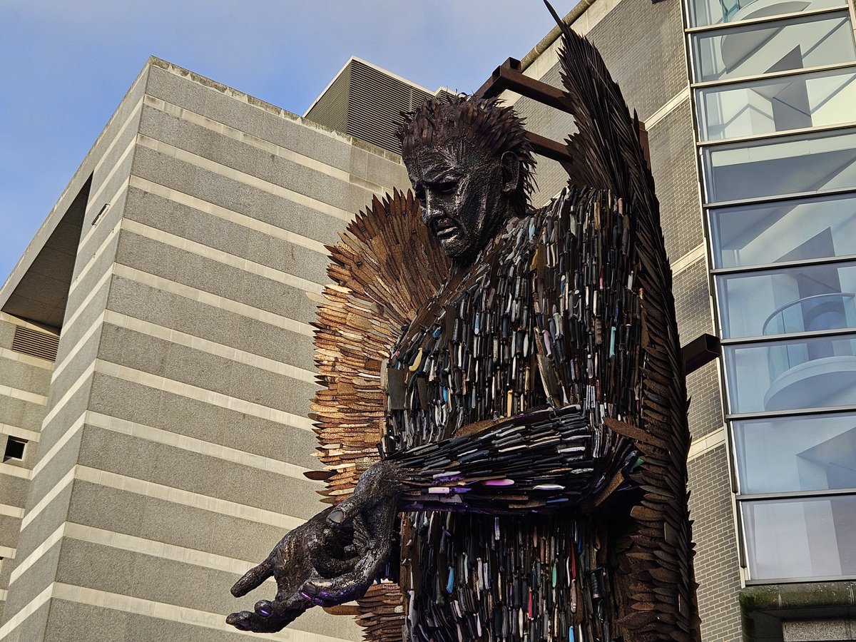 The #KnifeAngel is now open to the public! At @royalarmouriesm until Thurs 29 Feb, the sculpture aims to show the negative effects of violent behaviour and start a conversation around knife crime. More info: orlo.uk/P3AP8 @FearlessORG @BritishIronwork #ProjectShield