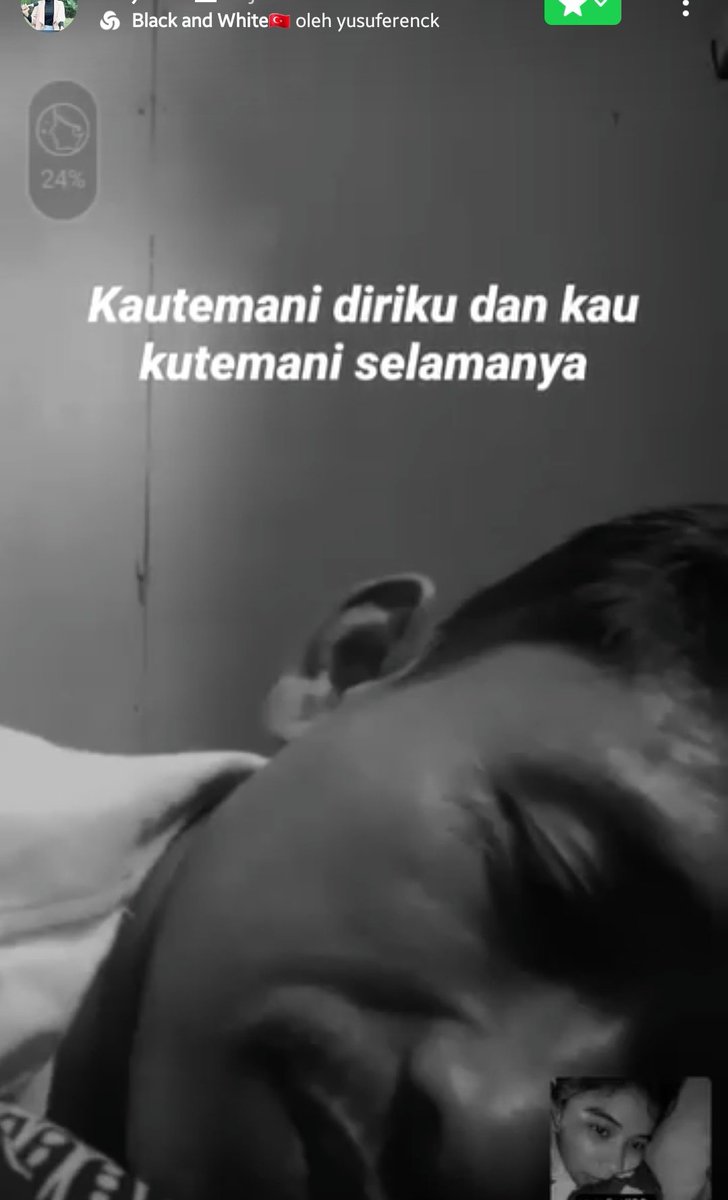 sara_ftrn's tweet photo. Crush ku telponan sama teman ku hahaha 
Pantesan dia ga hubungi lagi.. 
Aku mau maju akhir bulan ini tapi udah patah di awal bulan hahaha https://t.co/FfR2nYzggg