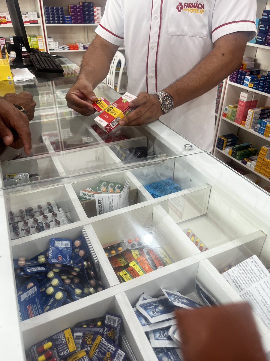 ktmmelo's tweet photo. Vim na farmácia e tinha um homem querendo comprar o remédio e ele trouxe isso pra identificar o produto https://t.co/9BxNYCTN5S