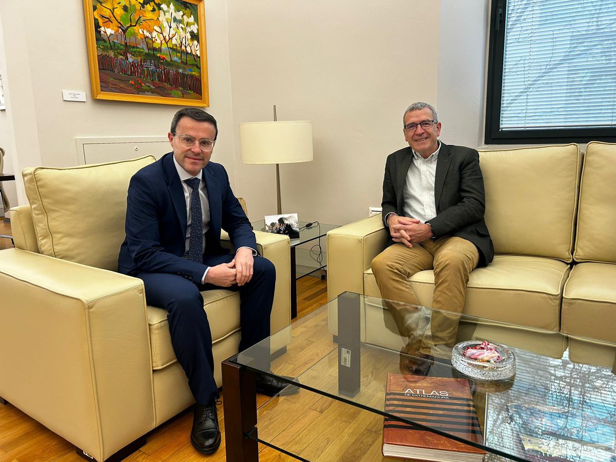 Diputación de Badajoz (@dipdebadajoz) on Twitter photo 🏛️ El presidente de la #DiputacióndeBadajoz, <a href="/magallardomir/">M. Ángel Gallardo Miranda/❤️</a>, ha recibido este jueves al Secretario General para el Reto Demográfico, Francesc Xavier Boya.
#Contigo #DiputaciónContigo 🏛️ El presidente de la #DiputacióndeBadajoz, <a href="/magallardomir/">M. Ángel Gallardo Miranda/❤️</a>, ha recibido este jueves al Secretario General para el Reto Demográfico, Francesc Xavier Boya.
#Contigo #DiputaciónContigo