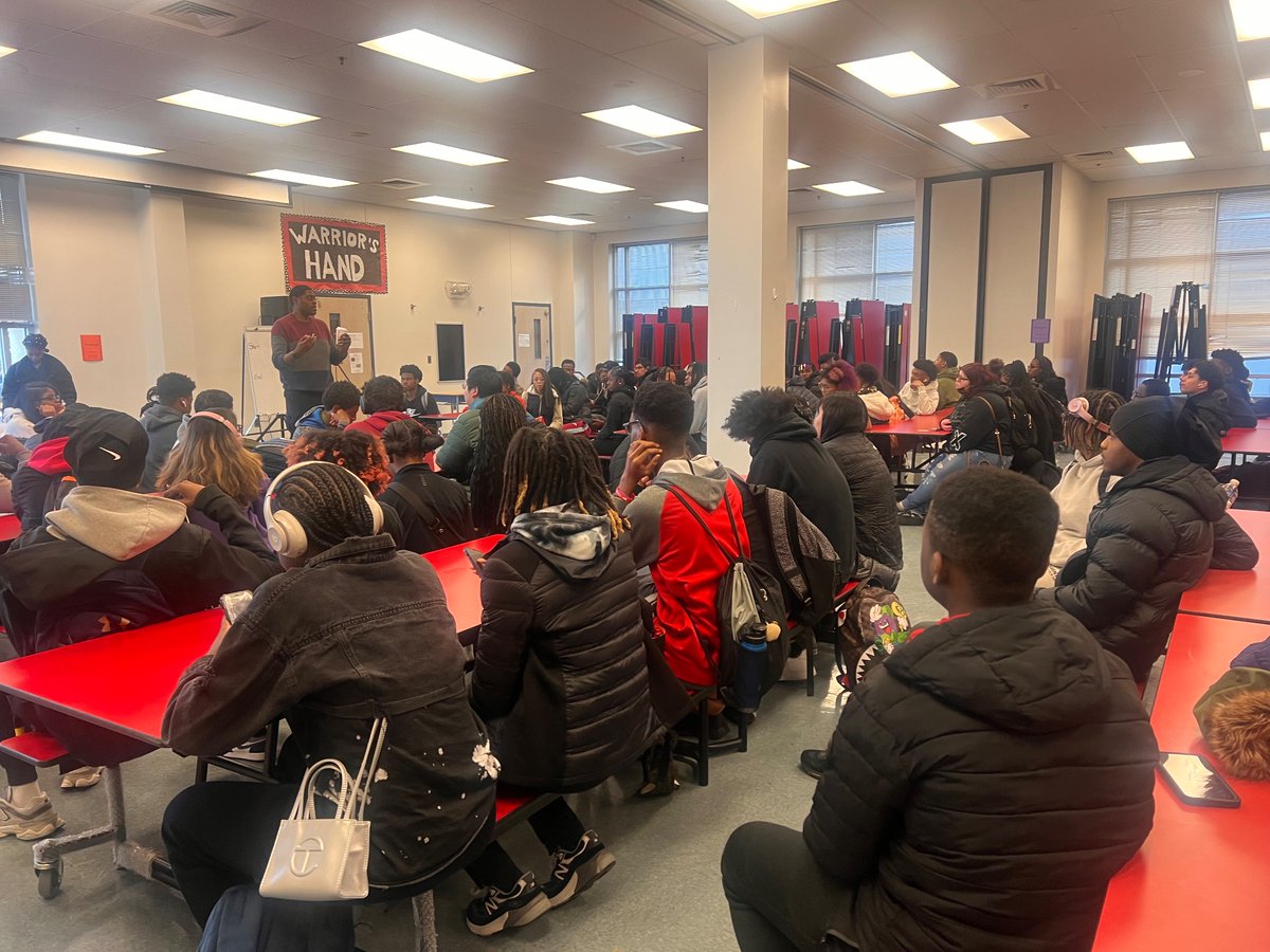 KHarrisSimms's tweet photo. Woodlawn High School is kicking off CTE week with a career exploration session on becoming a real estate agent. Thank you Mr. Howell and Ms. France, CTE teachers and real estate agents for presenting to our students. @WoodlawnHS_BCPS @CTE_BaltCoPS @GrubbsMg https://t.co/T81vGhS85i