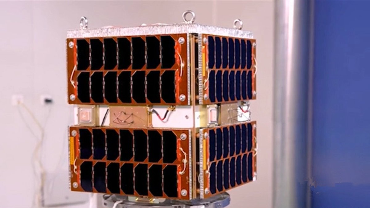 IranDailyWeb's tweet photo. #Iran’s deputy minister of communications technology announced that #Mahda, a telecommunications #satellite powered by solar energy, is in ‘perfect health’ and sending ‘perfect signals’ after being launched on Sunday.
https://t.co/OoUaEz8Gkk https://t.co/B77LAx6ave