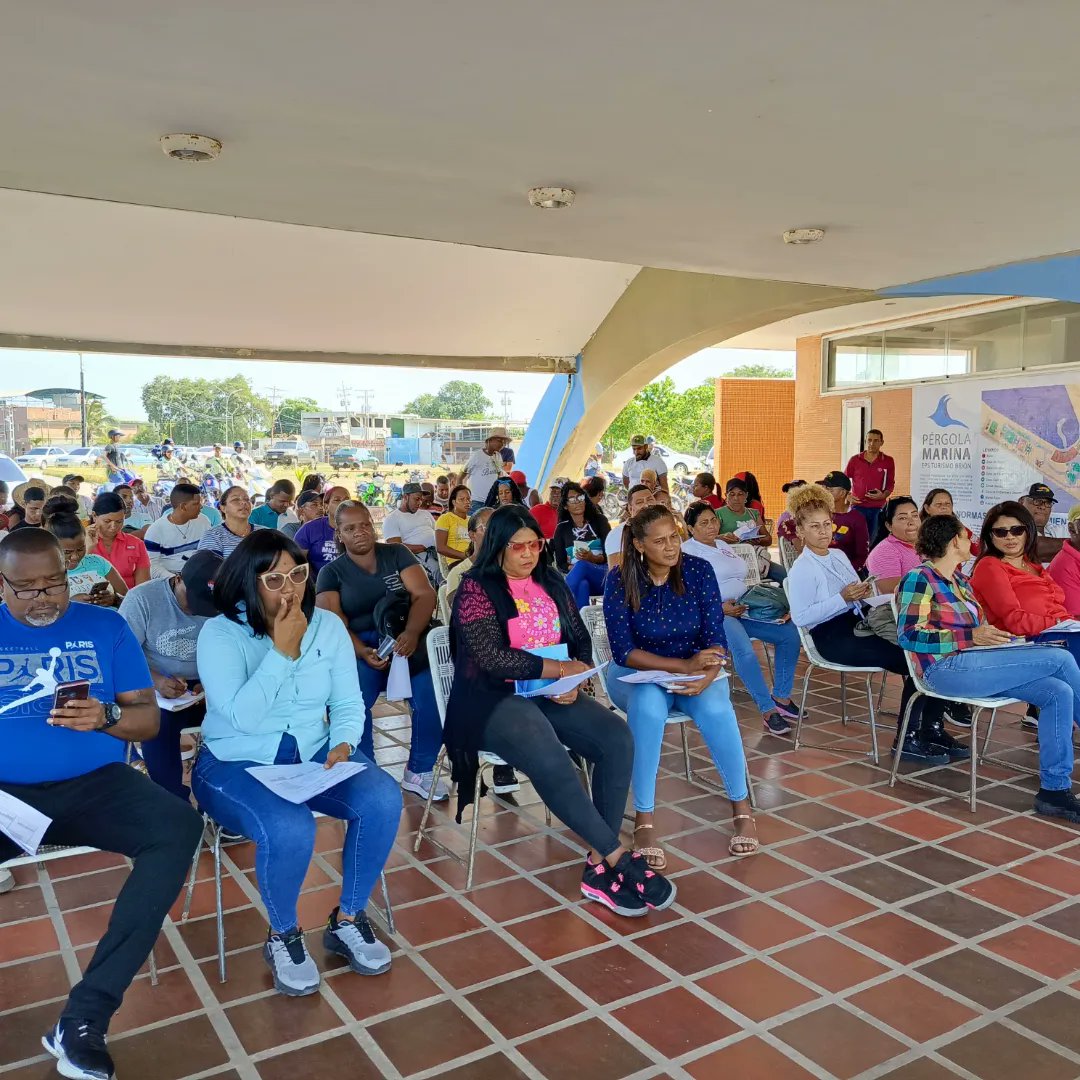 PsuvBrion's tweet photo. Las estructuras del PSUV Brion, 7TDebatiendo y formulando propuestas para una mejor organización de nuestras estructuras y militancia para afrontar está batalla electoral que tenemos en puerta 
@PsuvMirandaVE https://t.co/ZynuETyuIN