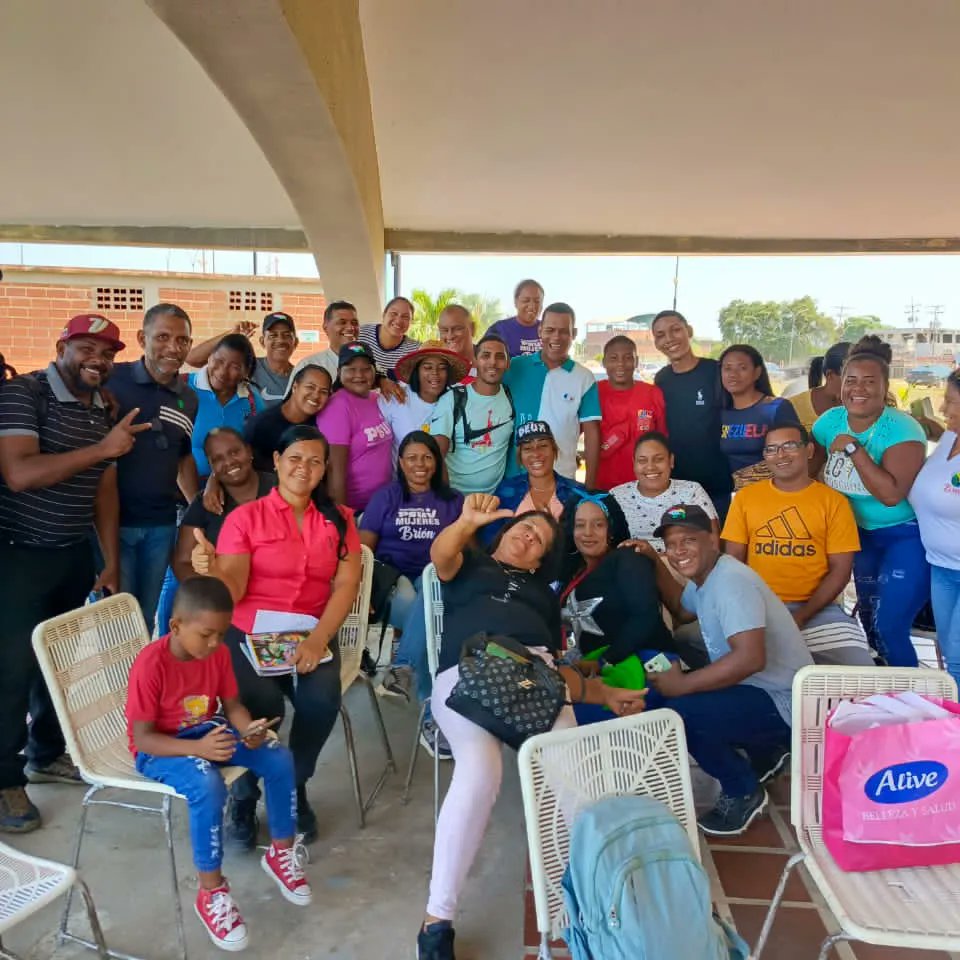 Las estructuras del PSUV Brion, 7TDebatiendo y formulando propuestas para una mejor organización de nuestras estructuras y militancia para afrontar está batalla electoral que tenemos en puerta 
<a href="/PsuvMirandaVE/">Psuv Miranda</a>
