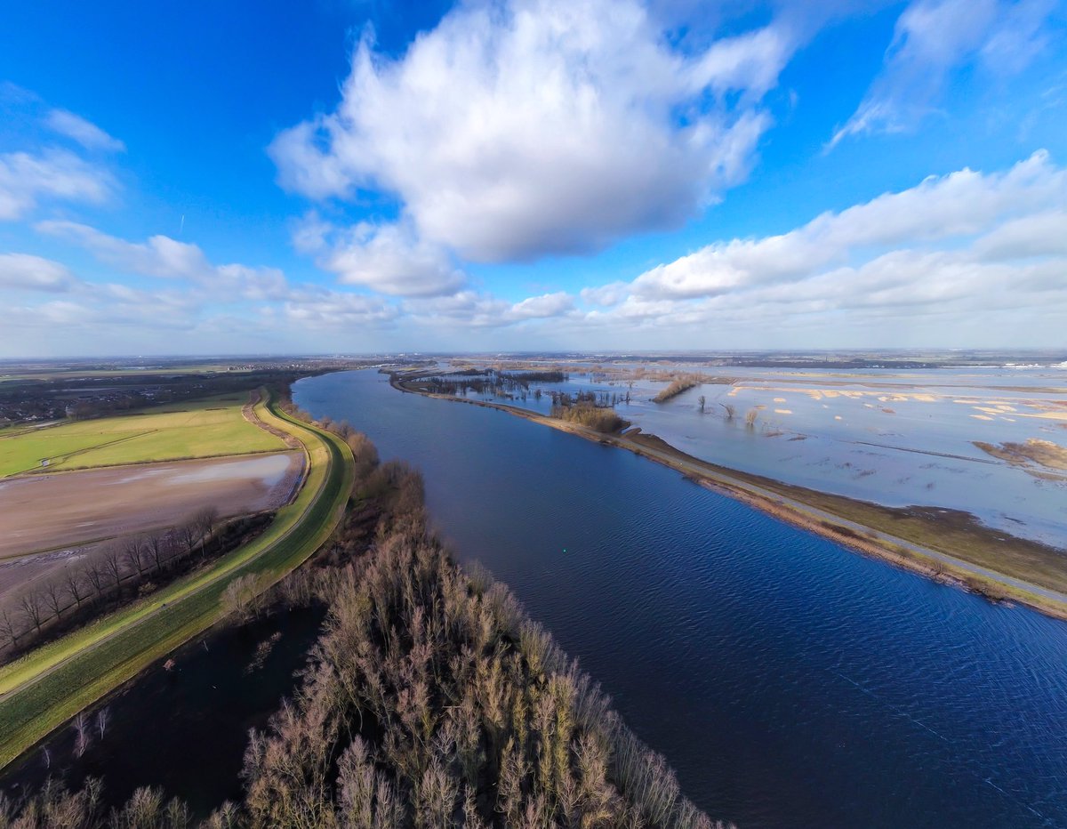 Daar waar Brabant en Gelderland elkaar kussen! #afgedamdemaas #Struikwaard #Munnikenland #loevestein #mijnbrabantslandschap #waterschaprivierenland #biesboschlinie