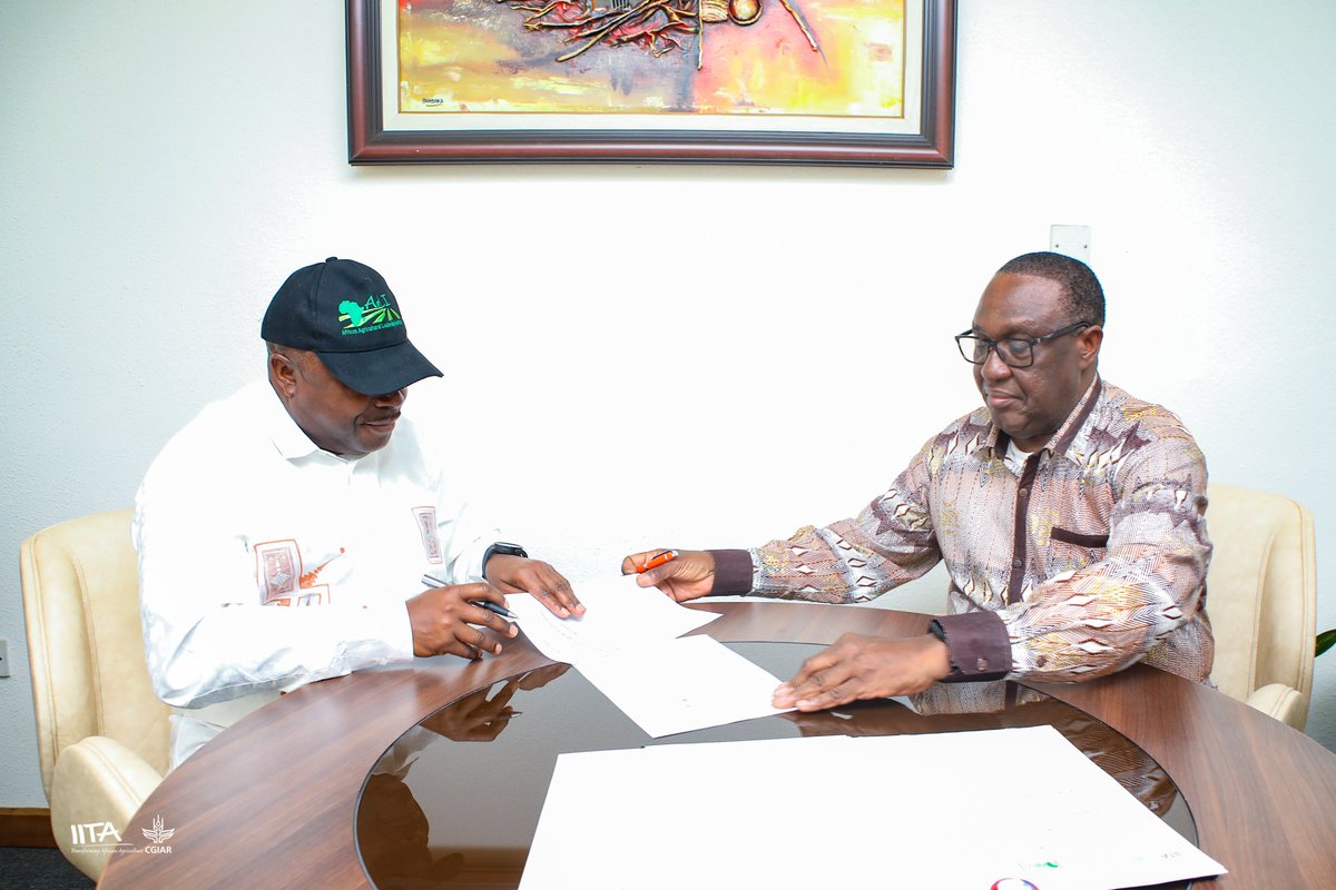 IITA_CGIAR's tweet photo. As part of the commitment to transform #foodsystems &amp; support food security efforts on the continent, IITA DG &amp; @CGIAR Regional Director for Continental Africa @simeonehui signed an MoU with @aaliofficiel President Dr @NteranyaS at IITA’s headquarters today.
.
#partnerships https://t.co/jJYmu1tWvw