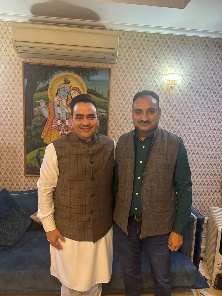 abhishekpandey2's tweet image. जिस चैनल की एक साल पहले आज के दिन ही शुरुआत हुई थी... वो चैनल आज एडिटर इन चीफ @UpendrraRai जी के नेतृत्व में सफलतापूर्वक एक साल पूरा हो गया.. 
और अपने उज्जवल भविष्य की तरफ आगे बढ रहा है   
चैनल से जुड़े सभी लोगों को और दर्शकों को इस भरोसे के लिए धन्यवाद.. 
#BharatExpress