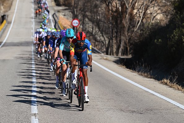 LidlTrek's tweet image. What a solid effort by Amanuel Ghebreigzabhier leading the peloton 💪

Seven riders are in the breakaway, 2’ the gap with the main group at 85km to go 🏁

#VCV 🇪🇸