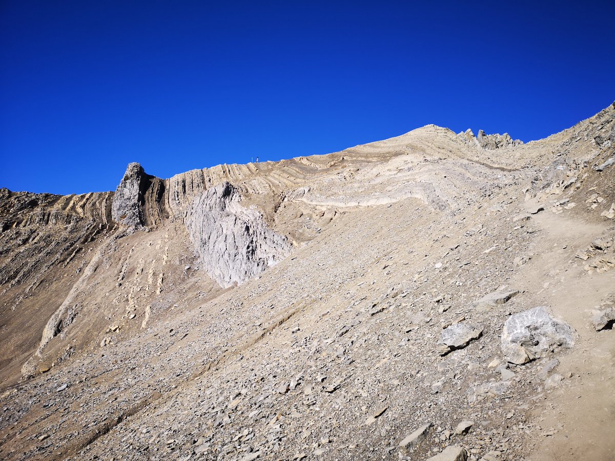 Personal development will make you fucking miserable if you do this:

Imagine you're enjoying a hike and see people ahead of you.

Would you start feeling bad and beating yourself up because you're behind?

Probably not, right?

Not only would it kill your joy, you'd also hurt