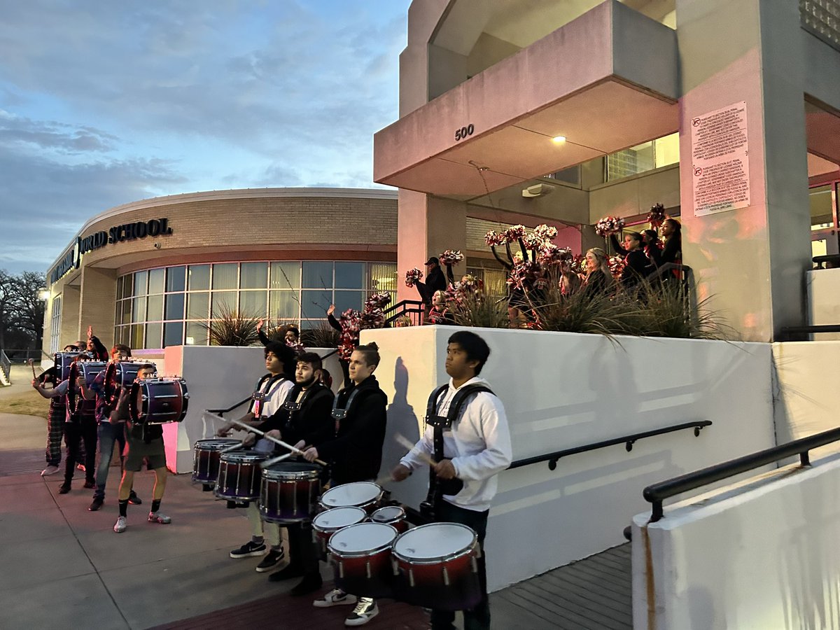 MartinakMichael's tweet photo. Good luck to our speech debate team as they head to the state competition. Thanks to everyone that came out for an early morning send off! @EulessTrinityHS https://t.co/QdDd0LjZH4