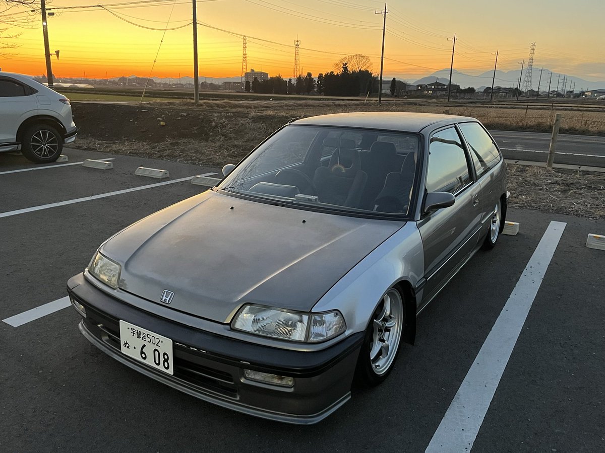 TakutoArai0124's tweet image. ec works
知り合いから左側をタダでいただき、右側複製&amp;amp;リペイントしていただきました。

#efシビック 
#グランドシビック
#ecworks