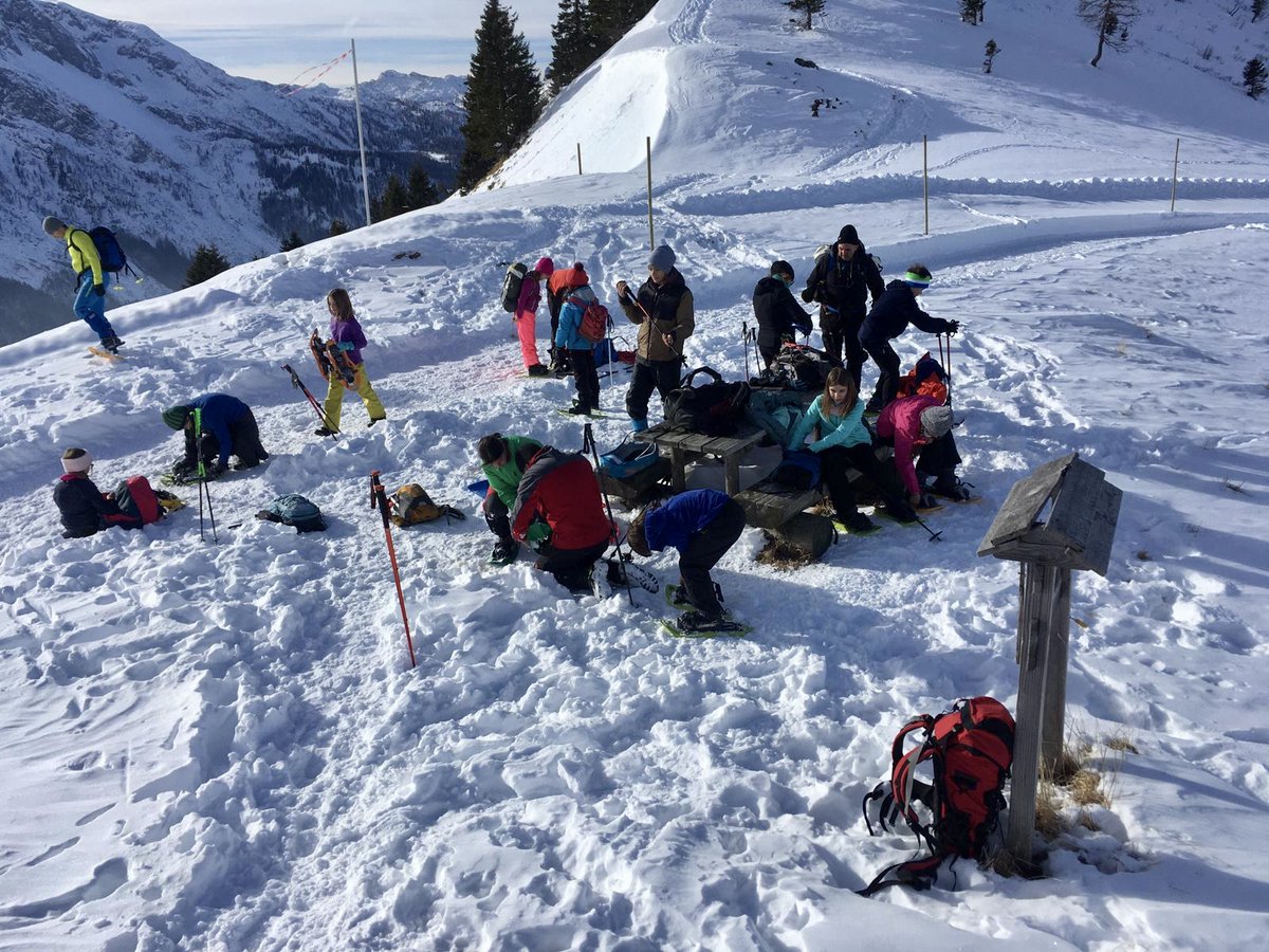 SAGTriesteCAI's tweet photo. Il miglior modo per iniziare l’anno e le attività intersezionali proposte dall’Alpinismo Giovanile di @SAGTriesteCAI e @caixxxottobre ?
Domenica 14.01 una bella #ciaspolata in zona #Sauris.
📸 https://t.co/b7cfsDEIWm
#caisag #caitrieste #fvg @CAI150 @caifvg https://t.co/DwZu3M8LNq