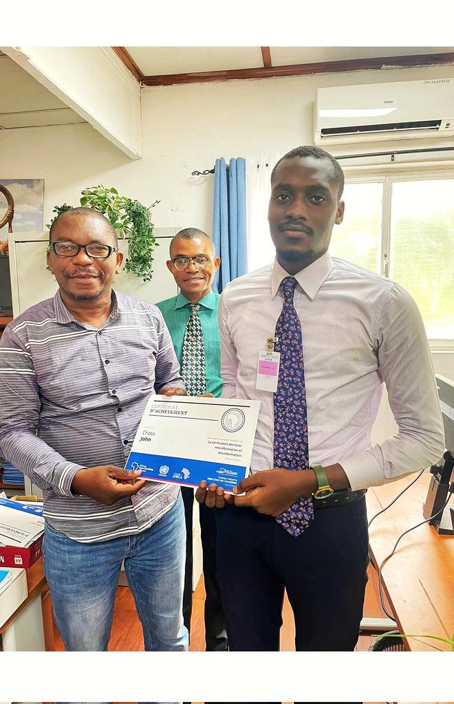 Said_Chota's tweet photo. #Achiement
Grande est ma joie de présenter ma dernière formation sur la vérification des faits : mésinformation & désinformation. Une formation organisée par @Code4Africa & @MONUSCO dans le but de nous outiller sur le danger de la désinformation sur les RS.
Je suis mieux équipé https://t.co/SdEQ9S81WD