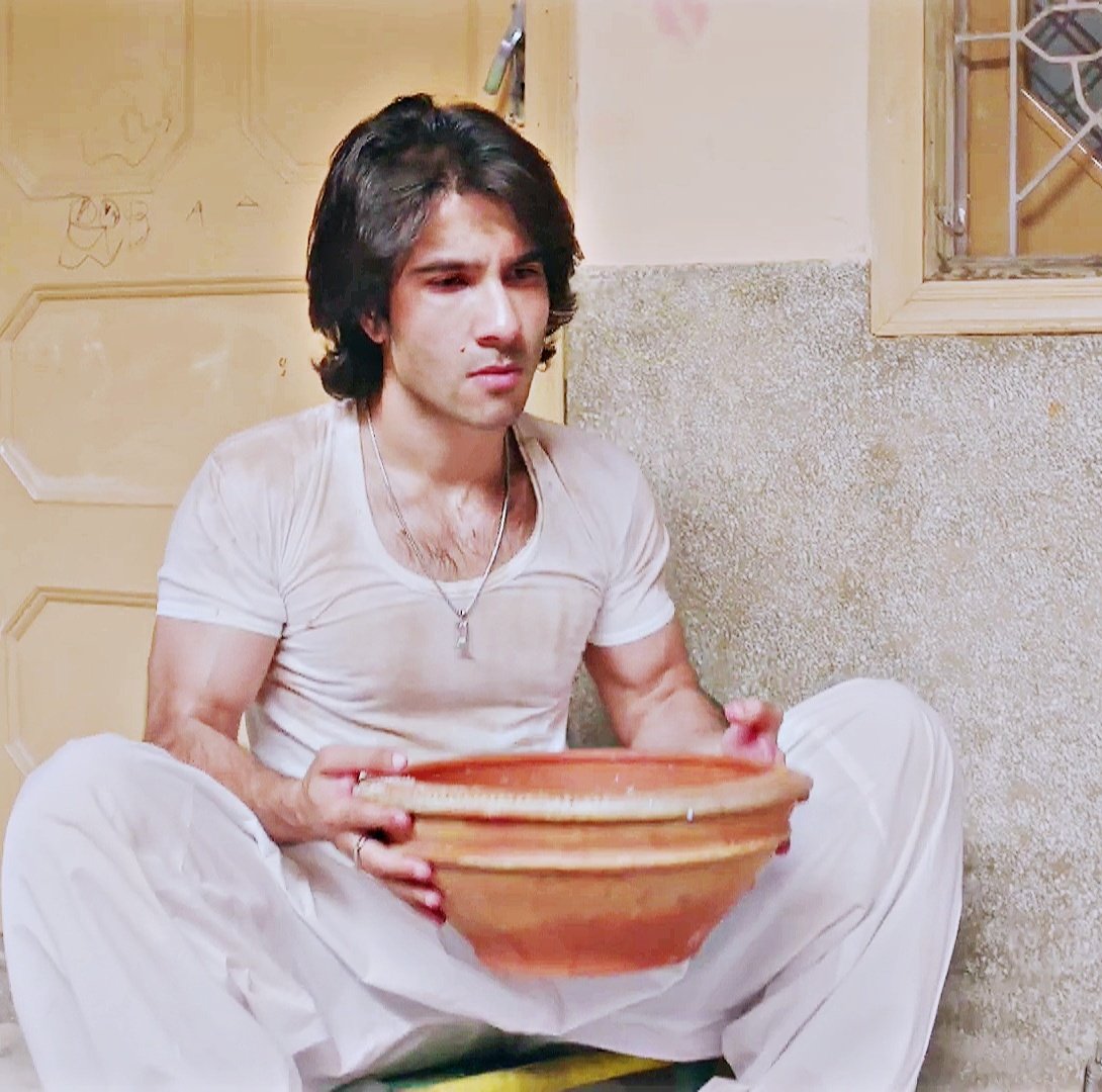 anayavids's tweet photo. I'm sure we all can relate to this face, when Mama feed us something forcefully😭

#FerozeKhan #AkharaOnGREENTV #DilSher https://t.co/ap0L54Ut2P