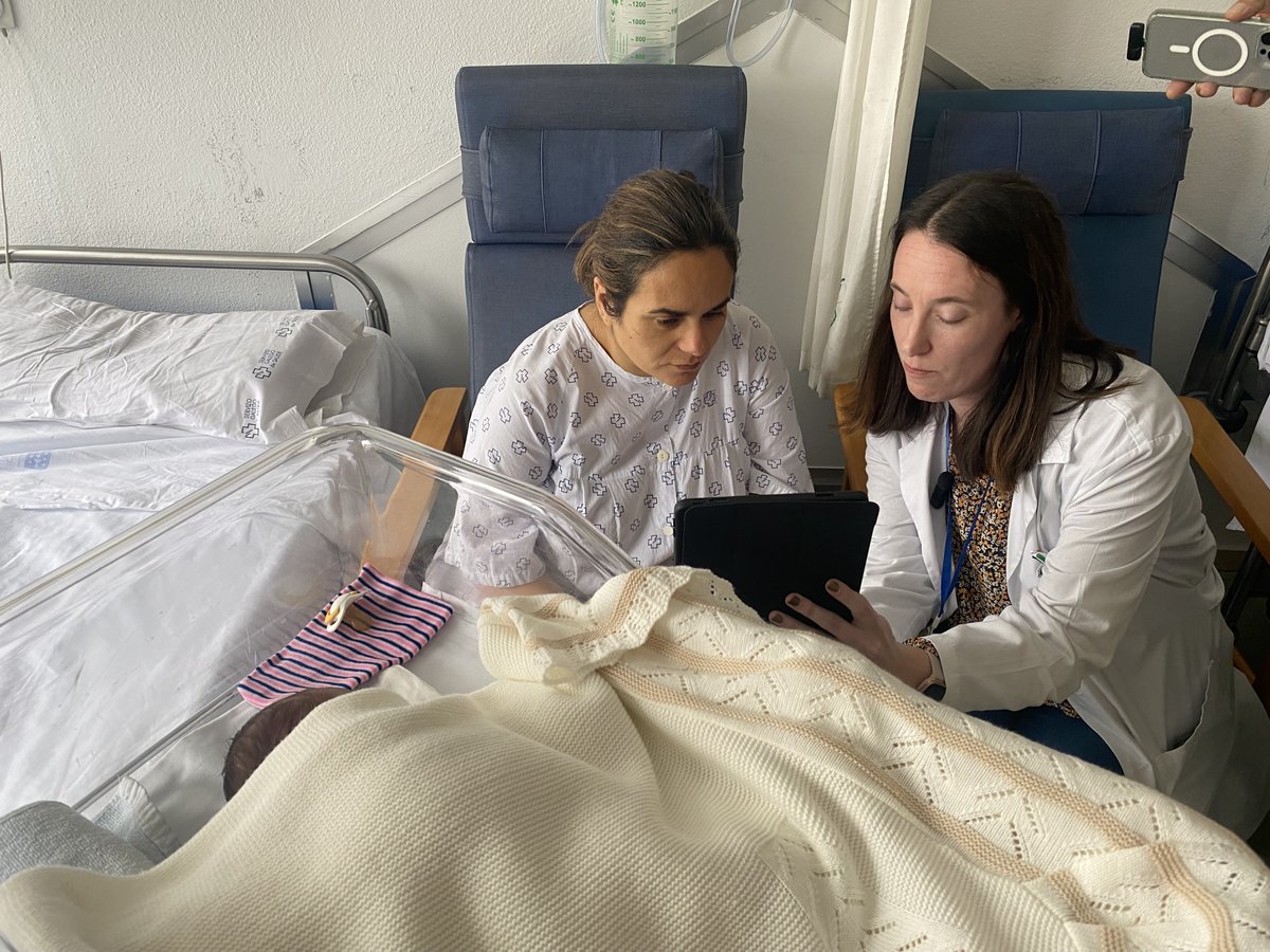 DeputacionOU's tweet photo. A Deputación, en colaboración co SERGAS, inicia a tramitación dixital do programa ChegOU desde o Complexo Hospitalario 

https://t.co/N27e5V90KM https://t.co/ipGrrwgDQ4