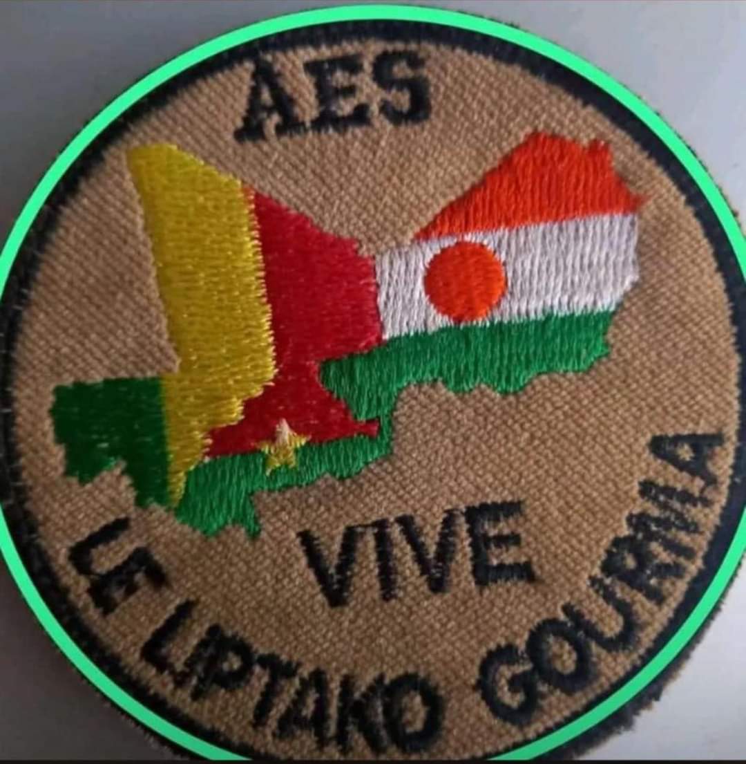 DelphineSankara's tweet photo. 🔴L'#AES en Afrique: premier producteur d'or, de l'uranium, de lithium, de coton, de bétails et le pétrole en téléchargement.
@NIGER_CNSP
@CapitaineIb226
@GoitaAssimi
Les Opérations se poursuivent.. https://t.co/PHHzbTRKr6