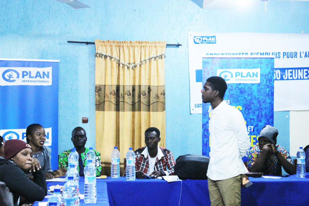 Agro_Lab_benin's tweet photo. Évolution Digitale à Natitingou !   Une formation en Marketing Digital organisée par #Plan Bénin, en partenariat avec Nous, qui s'est déroulée le 23 janvier 2024.  - Thème: Opportunités d’emplois pour l’autonomisation des jeunes à travers le numérique  #MarketingDigital #AgroLab https://t.co/WNlKqtJcBs
