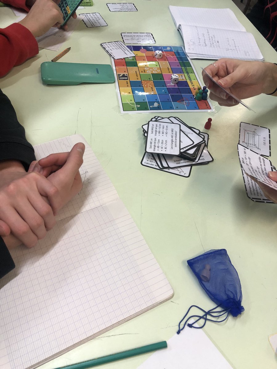 Apprendre les mathématiques par le jeu. Des étudiants de master à la rencontre d’élèves de 3eme du collège @ClgGDavid Merci à Énola Allain 🙏