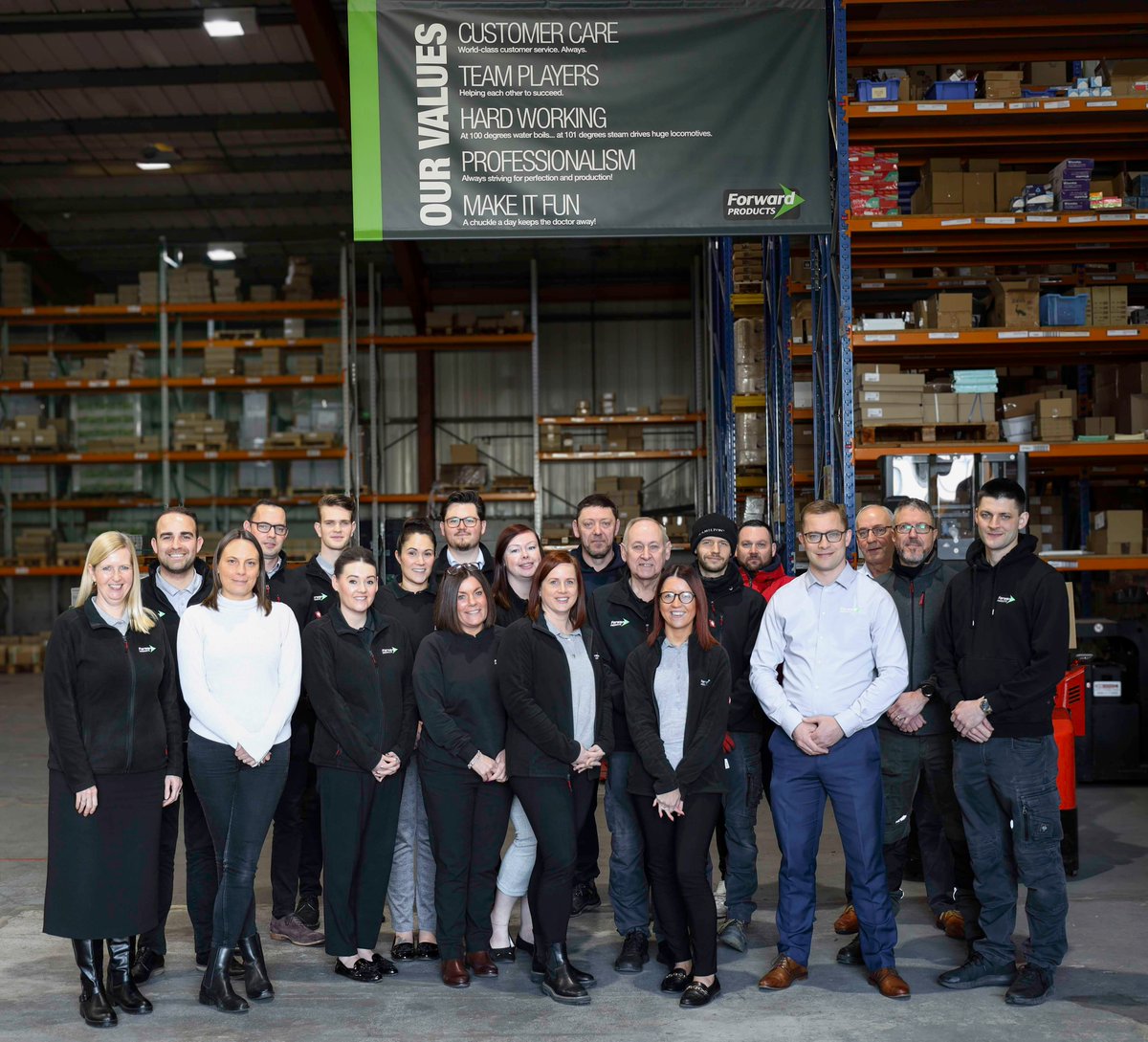 ForwardProducts's tweet image. 𝟮𝟱 𝗬𝗘𝗔𝗥𝗦🥂

From Nigel Francis starting the company with his wife in 1999, to today, celebrating 25 years!

A shout out to the delivery drivers who were tirelessly ensuring all customers get their goods on time.

Looks like Dan is now edible👇

#25years #schoolsupplies