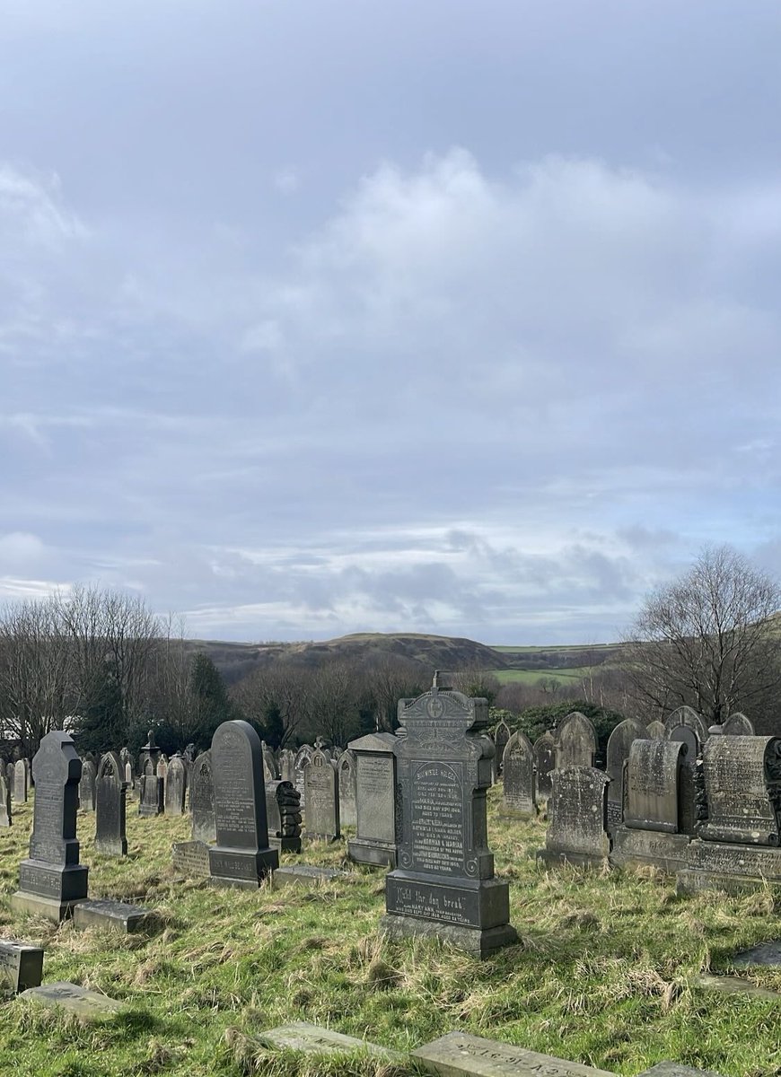 📍St James’ Church, Haslingden. Ft Stunning views and historic gravestones