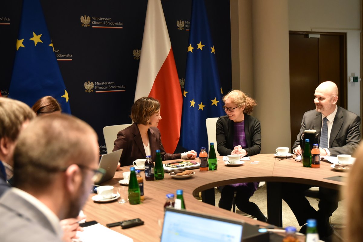Wiceministra klimatu i środowiska @Ula_Zielinska w trakcie spotkania z @Marinawes, Dyrektor dla krajów UE @WorldBank: Jednym z kluczowych wyzwań stojących przed Polską i UE jest zintensyfikowanie wysiłków na rzecz adaptacji do zmian klimatycznych. Nasze działania, które w…