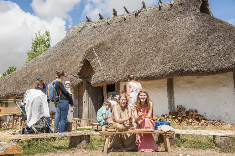 VisitSEEngland's tweet photo. Half-term fun at @butserfarm Sat 10th to Sun 18th Feb.
Journey through time & discover how #ancientexplorers were the first #astronomers! Enjoy stories about the stars & follow the all-new family trail.
https://t.co/4cSL7Ec1zI
#familyfun #daysout #lovesoutheastengland #hampshire https://t.co/JYwkJ2qf7Y