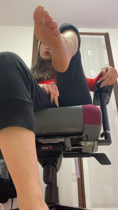 Si, proprio qui sotto. Non mi curo minimamente di come posso metterti in difficolt&agrave;, di quanto potrei<a href="/tag/realloyalfans"class="tags"><span>#realloyalfans</span></a>