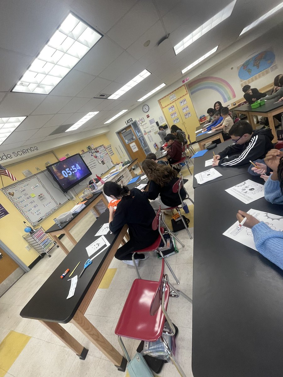 ScienceInRm165's tweet photo. Station review for tomorrow’s Lunar Cycle quiz !! We’re rotating in science lab practical fashion because practice makes perfect 🌑🌒🌓🌔🌕🌖🌗🌘 https://t.co/KH4mX0C5GX