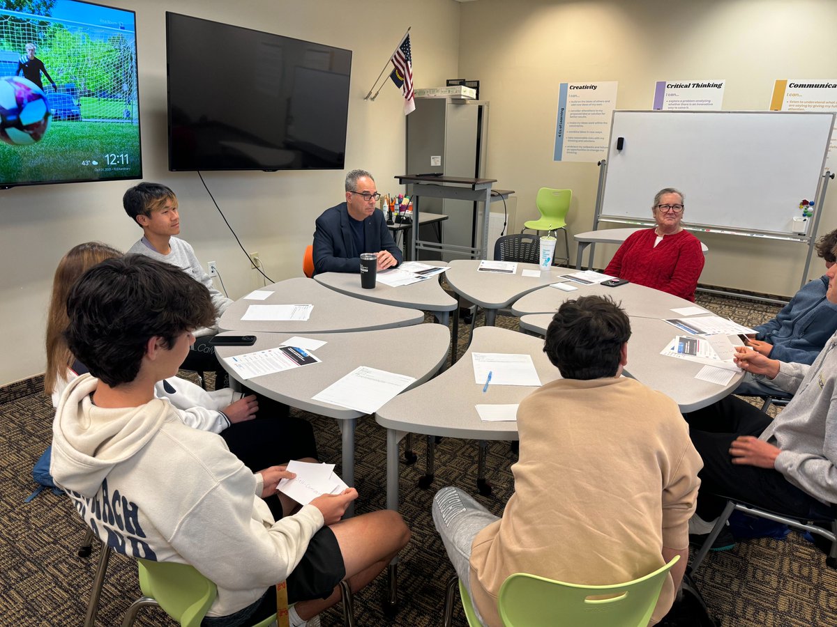Business Advisory Chair and Entrepreneur Eric Glickstein spoke with FLEX students about the characteristics of a true entrepreneur and how to chart a path for success during this week's Lunch and Learn Career Chat. Thank you for the great advice!