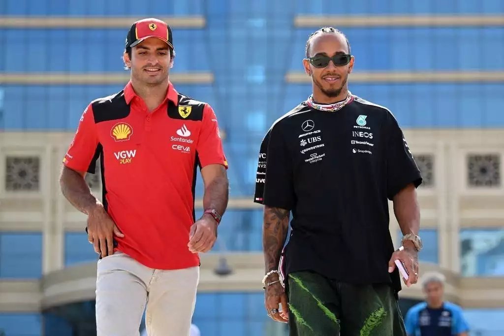 Alex_Racing1's tweet photo. - "ptin c'est fou, Ferrari discute plus avec moi sur la prolongation de contrat, je comprends pas..."

- "Ah ouais ?! C'est fou mon pote... c'est fou" https://t.co/A1Gv3qzfOr