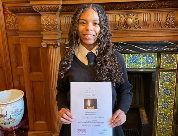 Congratulations to Oasis Academy Coulsdon's Year 10 student, Chaniya, for winning the SACRE competition at a local #HolocaustMemorialDay Ceremony. Read her inspiring short story on the 'Fragility of Freedom' here: bit.ly/3HFw1sz