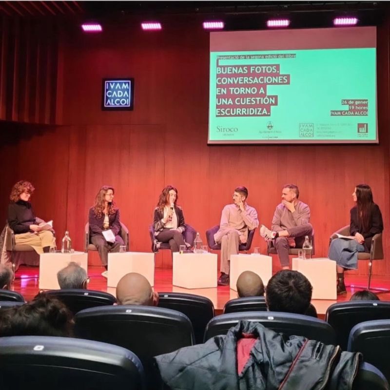 SirocoCultural's tweet photo. El viernes pasado estuvimos presentado la 2ª edición del libro"Buenas Fotos. Conversaciones en torno a una cuestión escurridiza" en el @gva_IVAM CADA ALCOI. Queremos agradecer la cálida acogida del público asistente así como a todo el personal de @alcoicultura 🖤 https://t.co/IuDsG7bDSP