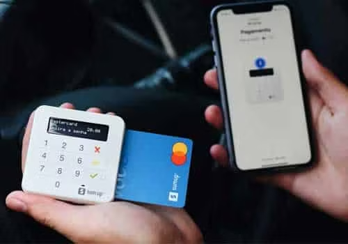 hugomez777's tweet photo. Esto ocurrió el 21 de enero de este año, me dirigi al stand que tiene la linea de taxi del aeropuerto. La estafa consiste en simular un cobro fallido con un punto de pago y un teléfono como el de la imagen: https://t.co/ZxNjcC23vx