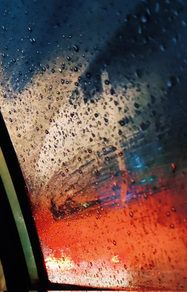 Rofekinoko's tweet photo. Rain. https://t.co/EX1Xh4WG7v