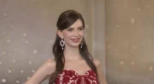 pirooooon3's tweet photo. 「ウクライナが生んだ奇跡の美女」ミス日本に輝いた 椎野カロリーナさん（２６）、妻子ある有名医師（４５）と不倫

国籍関係なく、不倫してる人が『ミス日本』ではダメだよ。返上するべきだよ。

擁護してた人は、ねえ今どんな気持ち？ https://t.co/El5T11zRIE