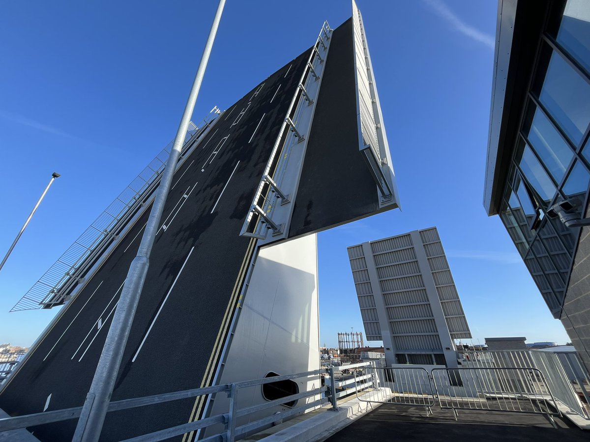 It’s a beauty in the sunshine. New river crossing opens in #greatyarmouth more on <a href="/BBCLookEast/">BBC East</a> later. <a href="/greatyarmouthbc/">Great Yarmouth Borough Council</a>