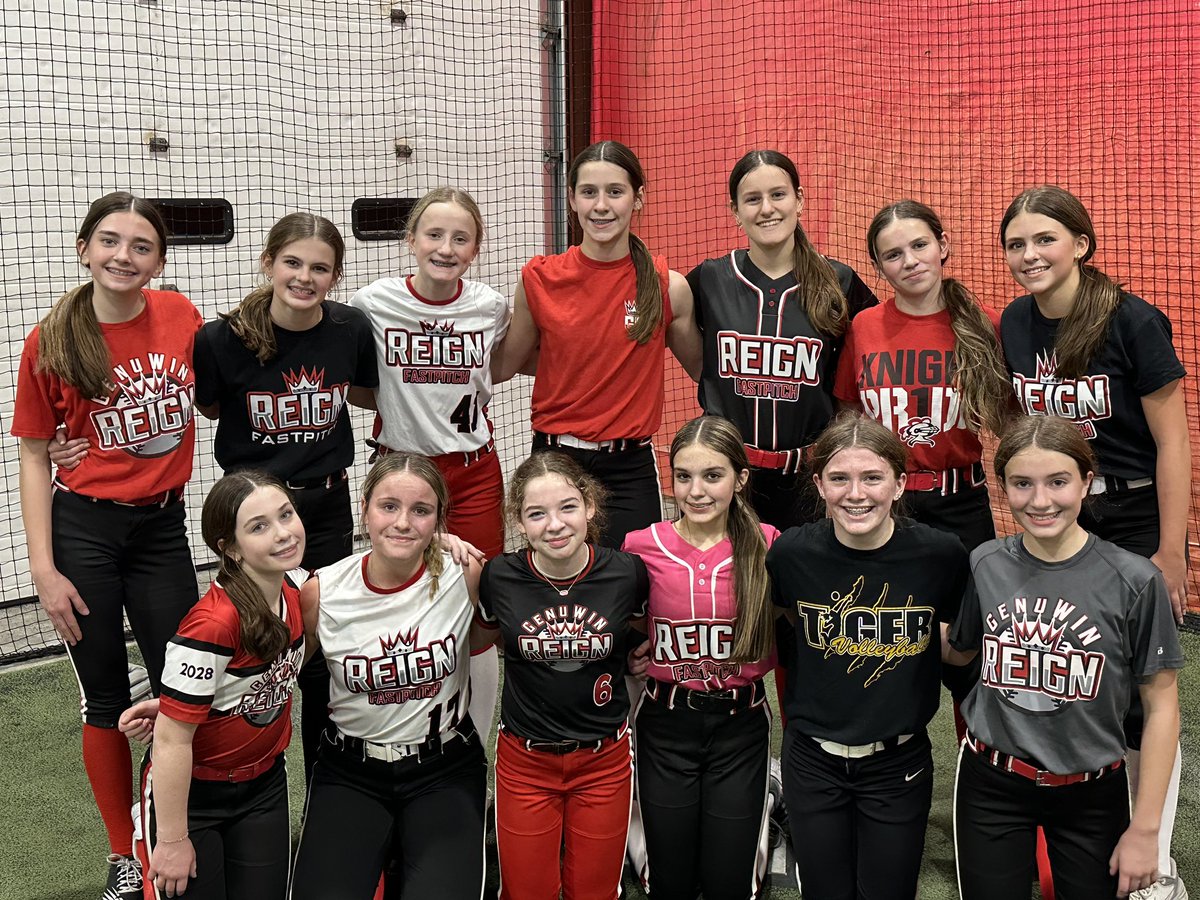 GenuwinReignCM's tweet photo. Week 4 of Winter Training and Practices with these ladies! Only a couple months away from Spring/Summer season. Keep working girls! 🦾🥎❤️ #GenuwinReign 👑 @GenuWinReign https://t.co/K4cgwLZvH6