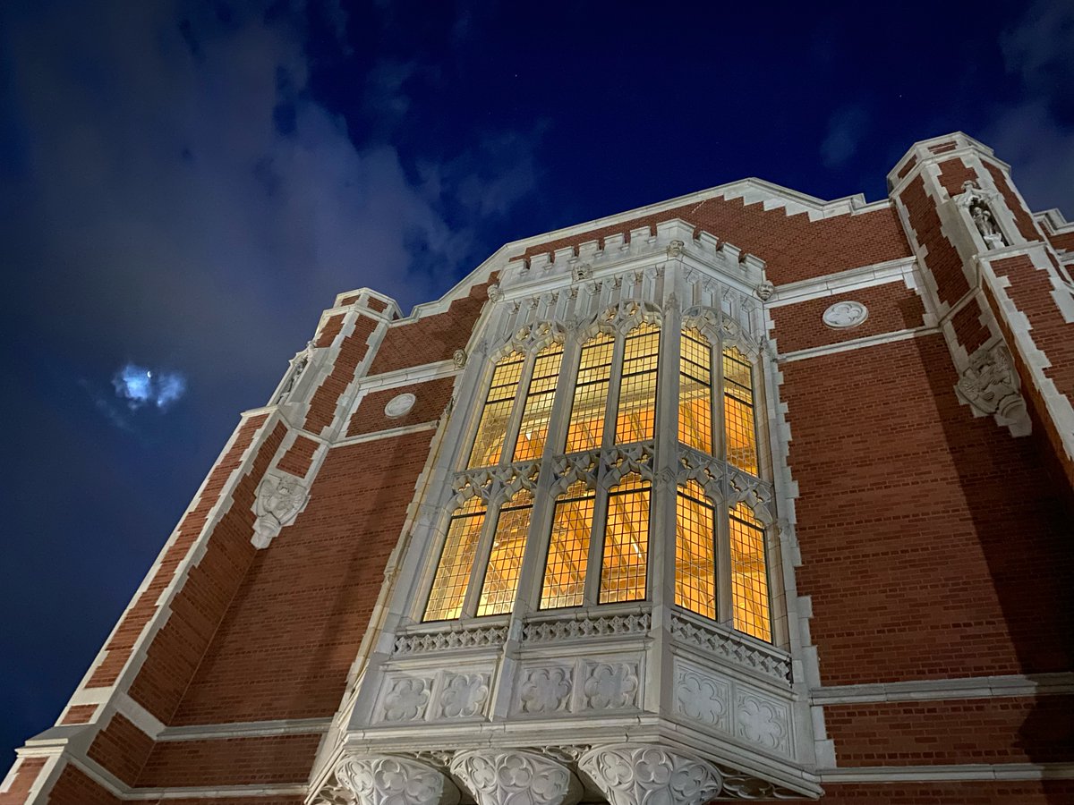 PalmeriJoAnn's tweet photo. The #Moon peeking out from #clouds this morning, near Bizzell Memorial Library @UofOklahoma #OUskywatch #OULibraries #LibrariesFromTheOutside https://t.co/XzrGjzho0O