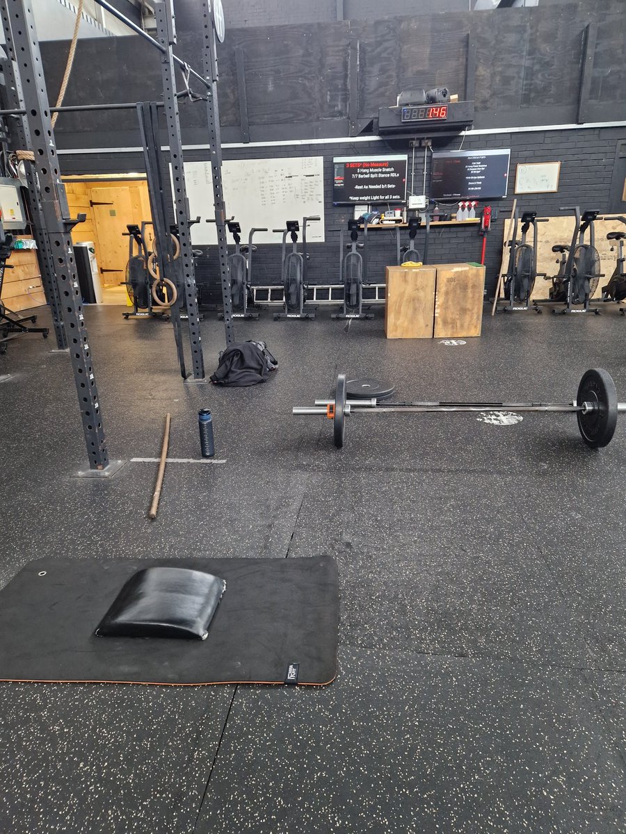 Kicking off #fitnessfeb24 with lunchtime burpees and barbells 🏋‍♀️ <a href="/Mesouk/">Mesothelioma UK</a> <a href="/LD_Asbestos/">Leigh Day Asbestos</a>