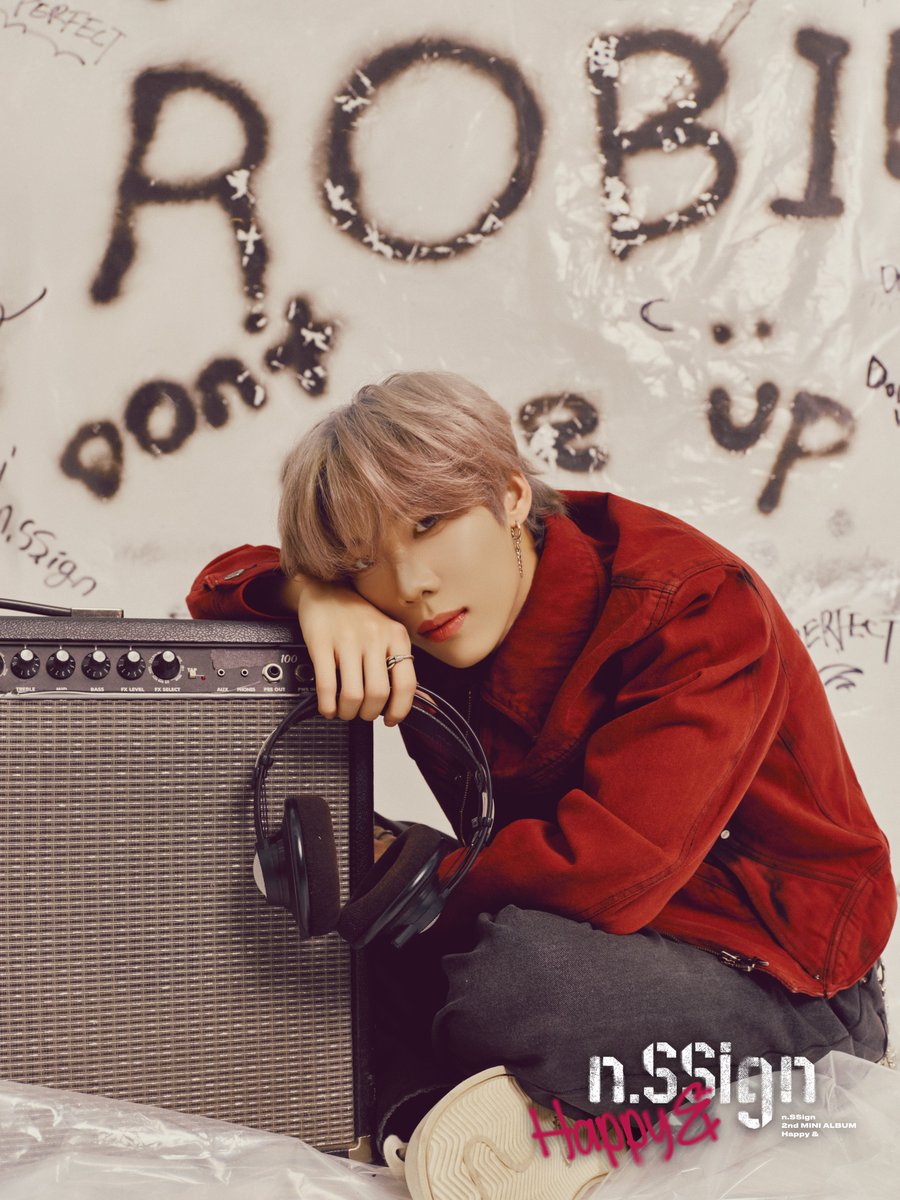 nSSign_official's tweet photo. n.SSign 2nd MINI ALBUM ‘Happy &amp;’

CONCEPT PHOTO '&amp; I'

🎸 2024.02.15 6PM Release

#nSSign #엔싸인
#로빈 #ROBIN
#Happy&amp; #HappyAnd https://t.co/nQFEqBFdSt