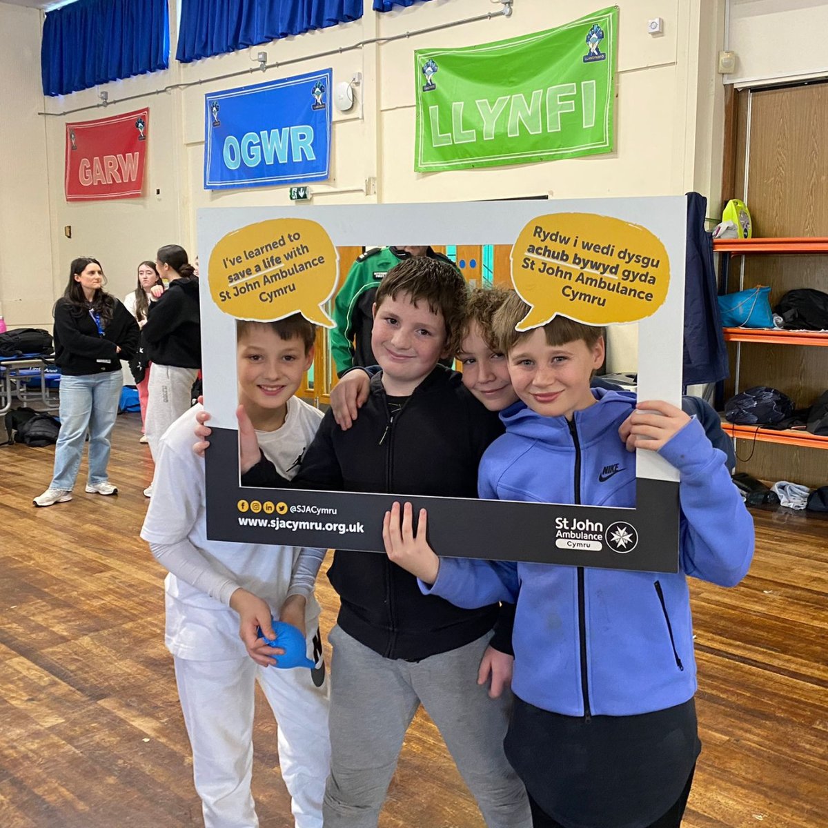 SJACymru's tweet image. Starting #Defibruary the right way!

Today we visited @yggllangynwyd in Maesteg to deliver free CPR and defibrillator demonstrations to over 700 students and staff members. 🚑

You too can get involved and learn to save a life this February: sjacymru.org.uk/en/page/defibr….
