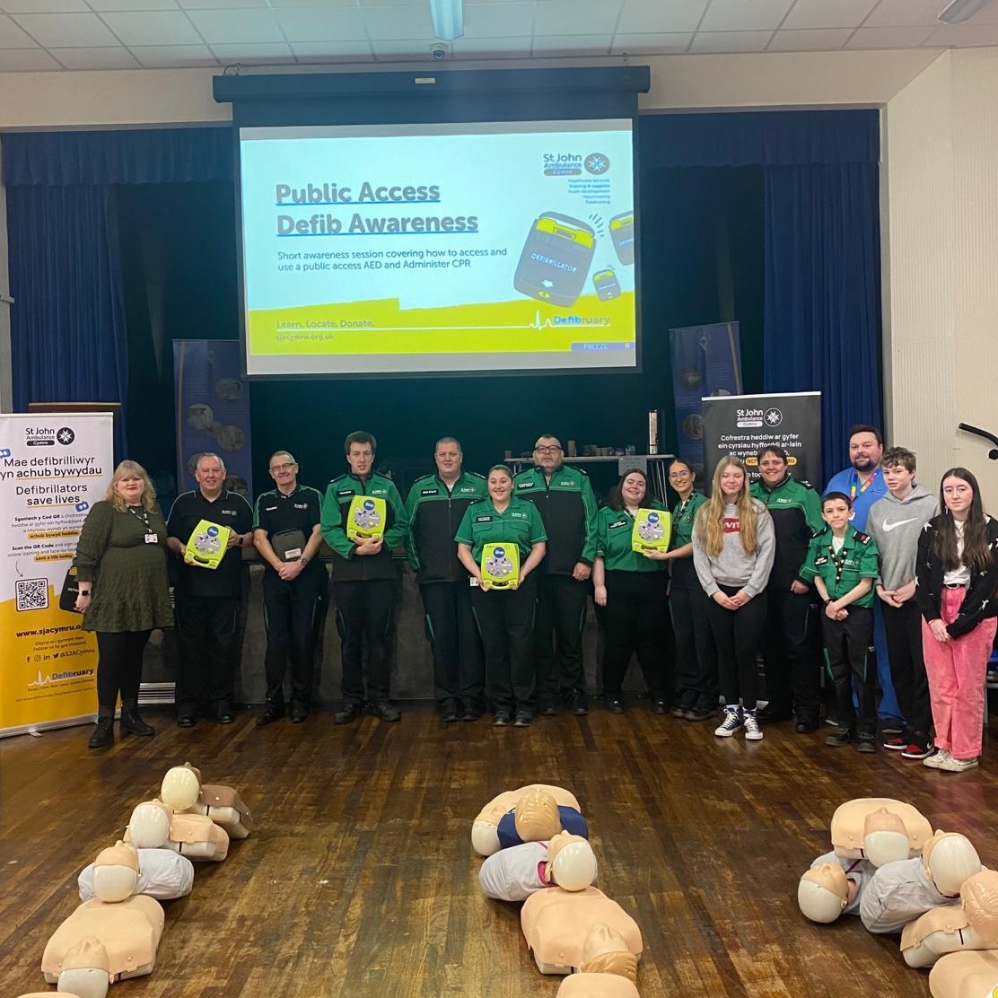 SJACymru's tweet image. Starting #Defibruary the right way!

Today we visited @yggllangynwyd in Maesteg to deliver free CPR and defibrillator demonstrations to over 700 students and staff members. 🚑

You too can get involved and learn to save a life this February: sjacymru.org.uk/en/page/defibr….