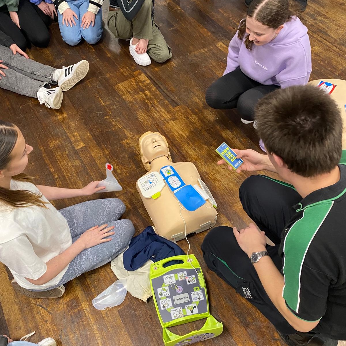 SJACymru's tweet image. Starting #Defibruary the right way!

Today we visited @yggllangynwyd in Maesteg to deliver free CPR and defibrillator demonstrations to over 700 students and staff members. 🚑

You too can get involved and learn to save a life this February: sjacymru.org.uk/en/page/defibr….
