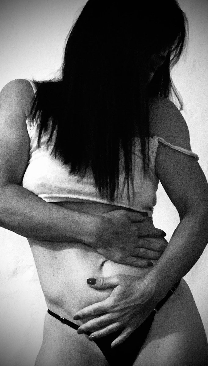 Anna864864's tweet photo. Buenas buenas!! Hoy es #juevesdeseduxxxión … y voy a tomar dos de los # que me tiraron la semana pasada
#YoLeDoy
#seduccionenblancoynegro
#metenesloco 😃 https://t.co/H1kuiZTjuV
