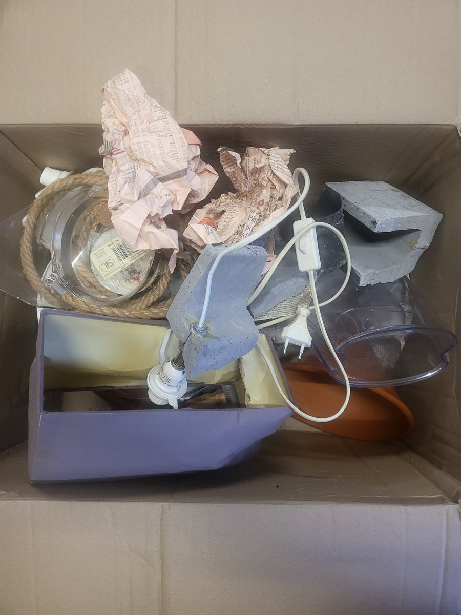 Deen_FS's tweet photo. @FedEx @FedExHelp @FedExEurope awful shipping experience from the claimed to be a reliable service? Lamps broken. Brand new hard card boxes have been destroyed and resealed. Claims dept ask for proof of purchase? Perhaps offer Compensation for the lost boxes, damages, and delay! https://t.co/xsBfTHBVfu