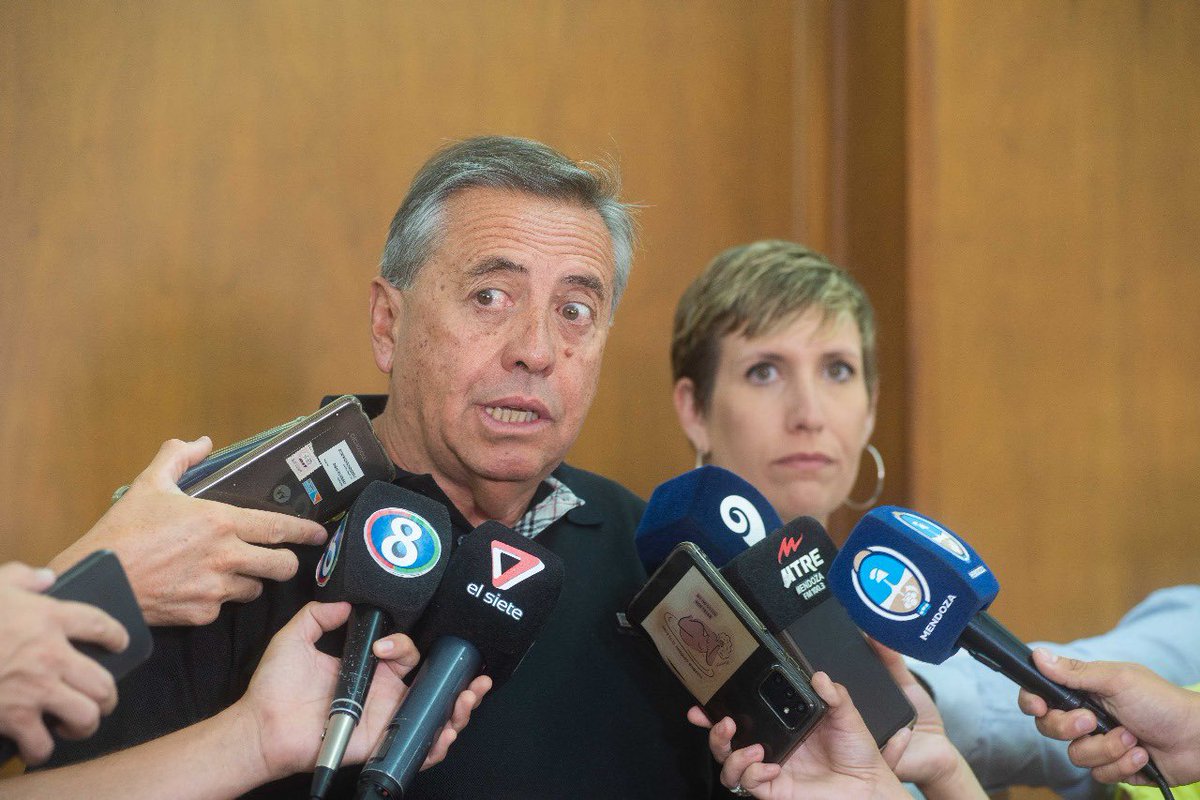 La ministra de Energía y Ambiente y el superintendente General de Irrigación ofrecieron detalles del trabajo realizado y pidieron extrema precaución ante la situación climatológica que atraviesa el país y la provincia.

🔗 Más Info: mendoza.gov.ar/prensa/latorre…