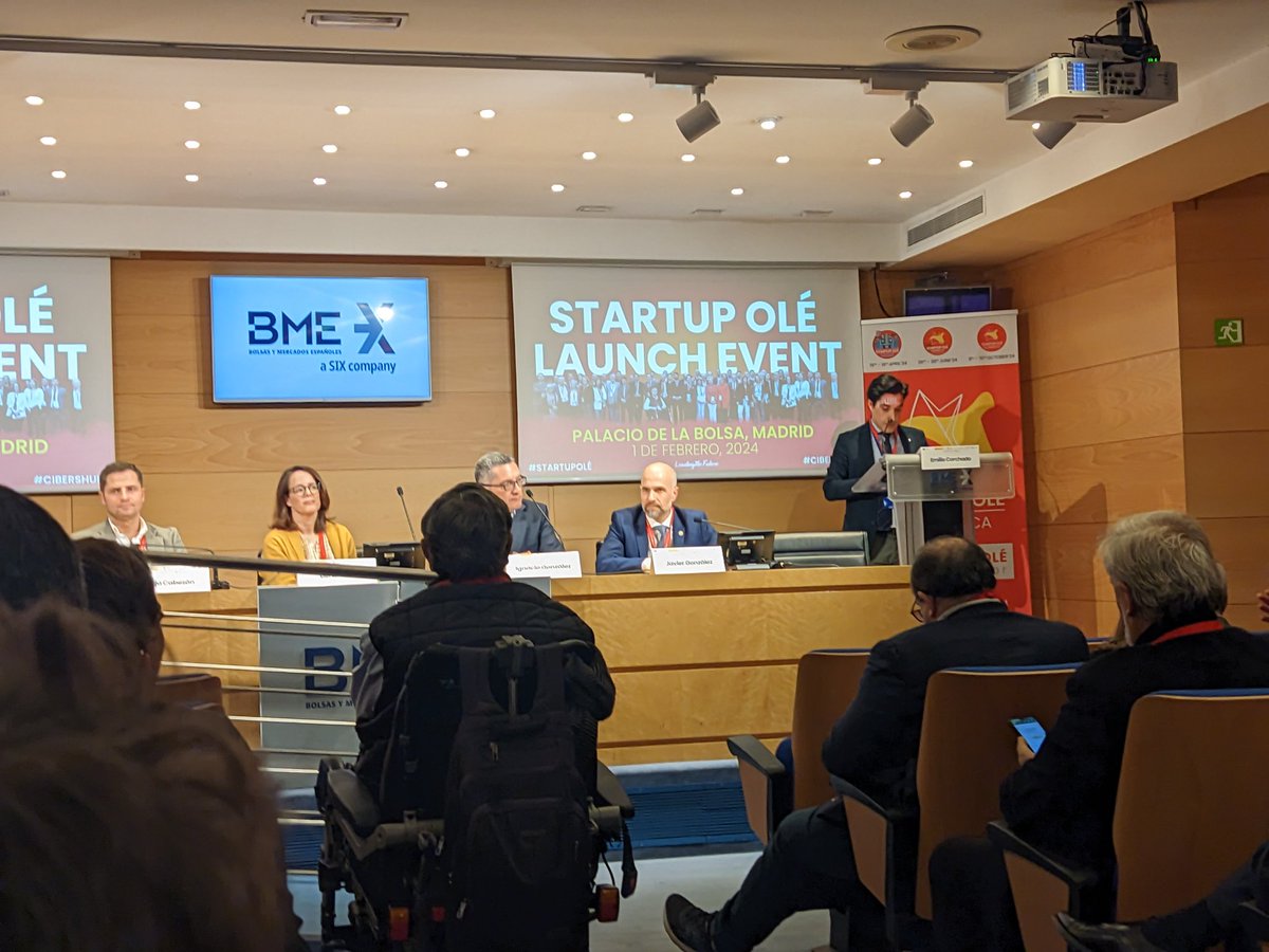 cesaralonsop's tweet photo. Interesante presentación de @StartupOle en la que @EmilioCorchado está anunciando su salto a Latam (Miami) y los planes para 2024 en la Bolsa de Madrid

#startups #innovacion #emprendedores #universidad #empresa #desarrollo #oportunidades #startupolé #cibershube https://t.co/ANPtwhMRjp