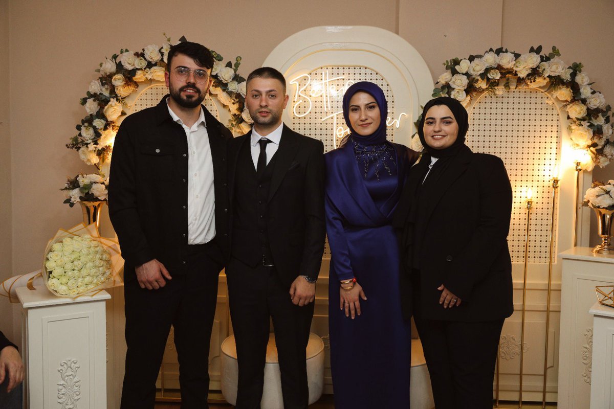 selinaypc's tweet photo. Beraber ağladığımız günlerde biri bize 1 ay arayla sevdiğimiz insanlara kavuşacağımızı söylese inanmazdık, bizim ağladığımız onca gece meğerse hayat bize en güzellerini hazırlıyormuş 🥹🩷 
Battal ve Bayraktar ailesi gururla sunar 🤜🏻🤛🏻
@zeynephzll https://t.co/hj3VHJS9M7